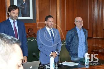 Telde guarda un minuto de silencio por las víctimas de violencia de género y aprueba dos manifiestos (Foto TA Y Francisco Javier Santana)